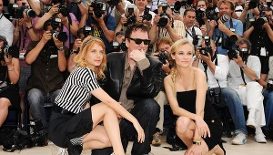 Diane Kruger (P) i Quentin Tarantino (C) na premierze "Bękartów wojny"