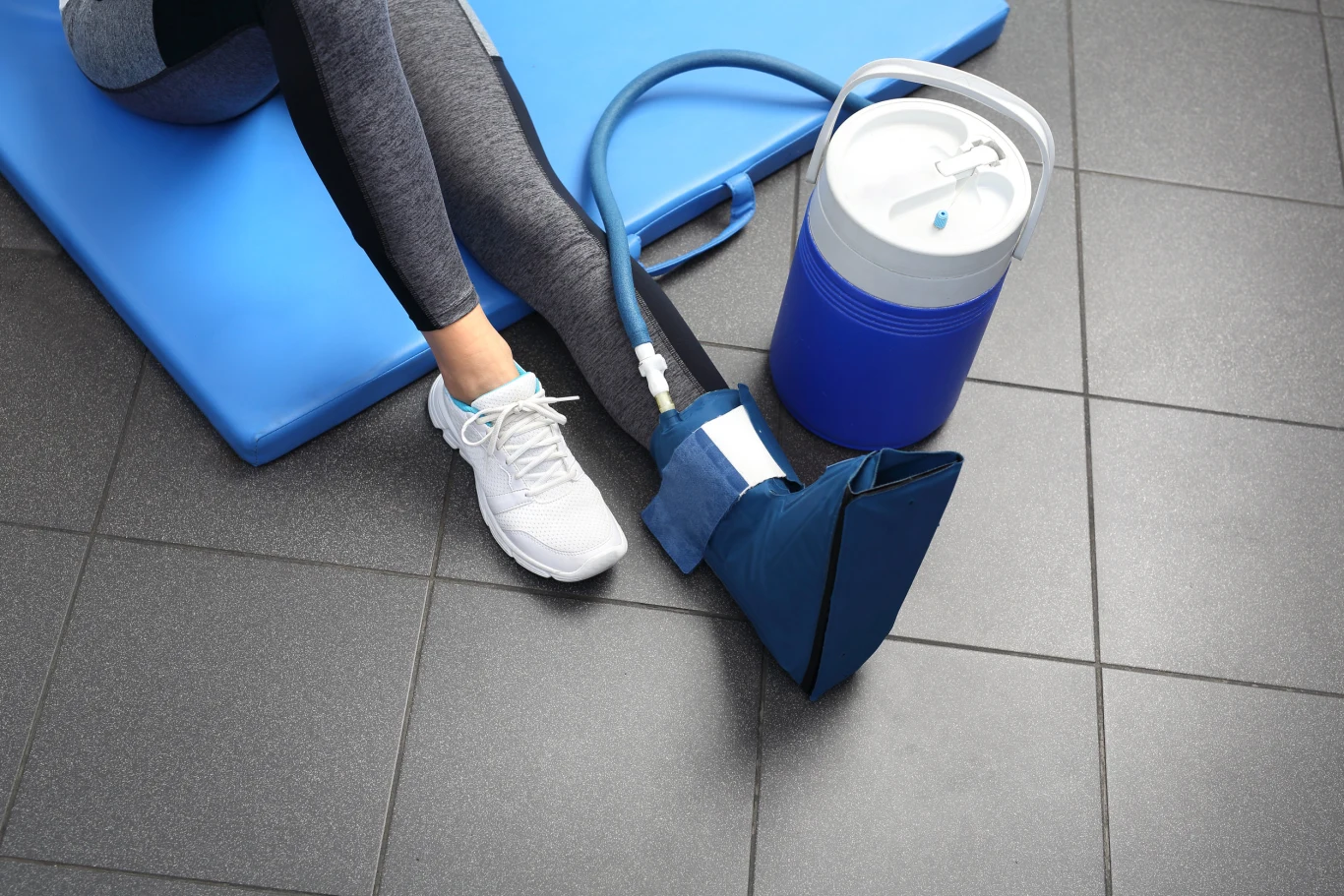 Z krioterapii miejscowej często korzystają sportowcy leczący urazy i kontuzje