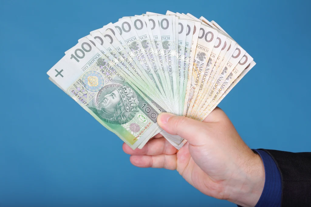 Polski pracownik przyznaje, że zdarza mu się dostawać zapłatę z opóźnieniem