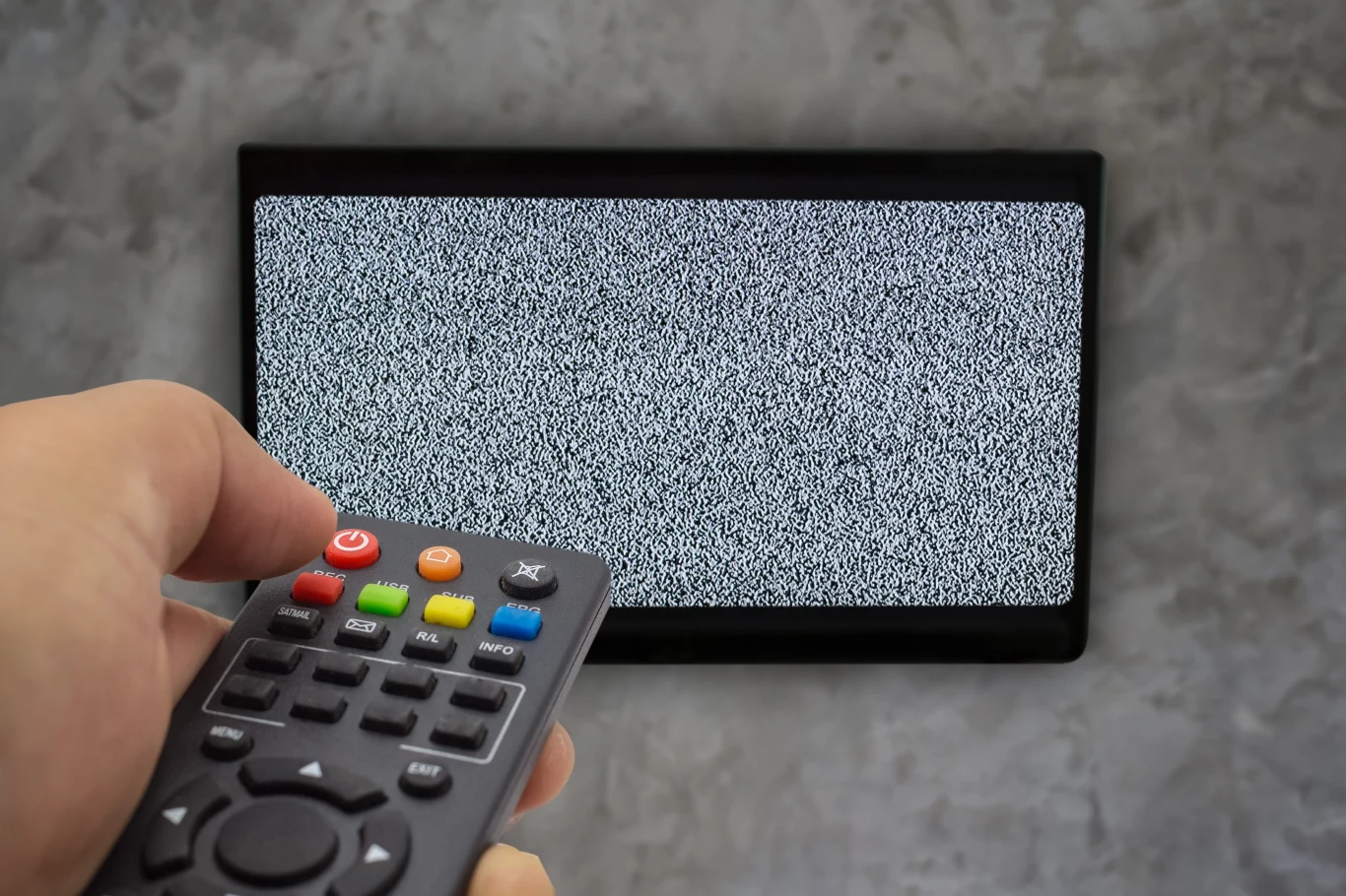 Resetowanie "na twardo" jest najłatwiejsze z pilotem. Resetowanie "na miękko" jest najłatwiejsze z jego pominięciem. Resetowanie "na twardo" jest najłatwiejsze z pilotem. Resetowanie "na miękko" jest najłatwiejsze z jego pominięciem.