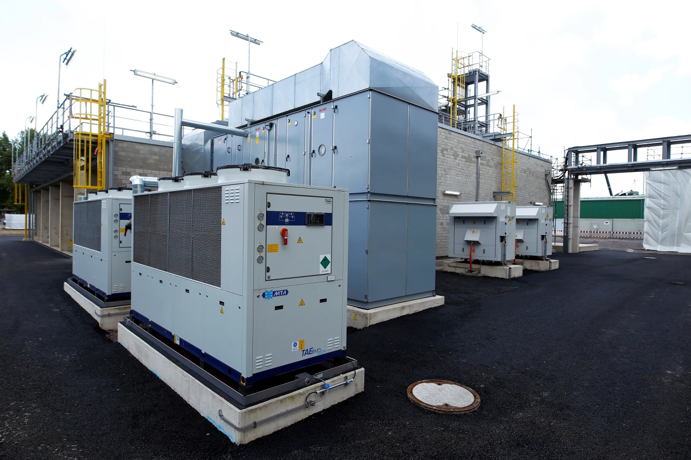 Instalacja produkująca wodór poprzez elektrolizę, znajdująca się w Niemczech.