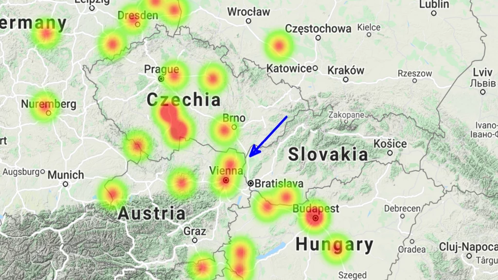 Mapa lokalizacji obserwatorów i trajektorii lotu meteoroidu