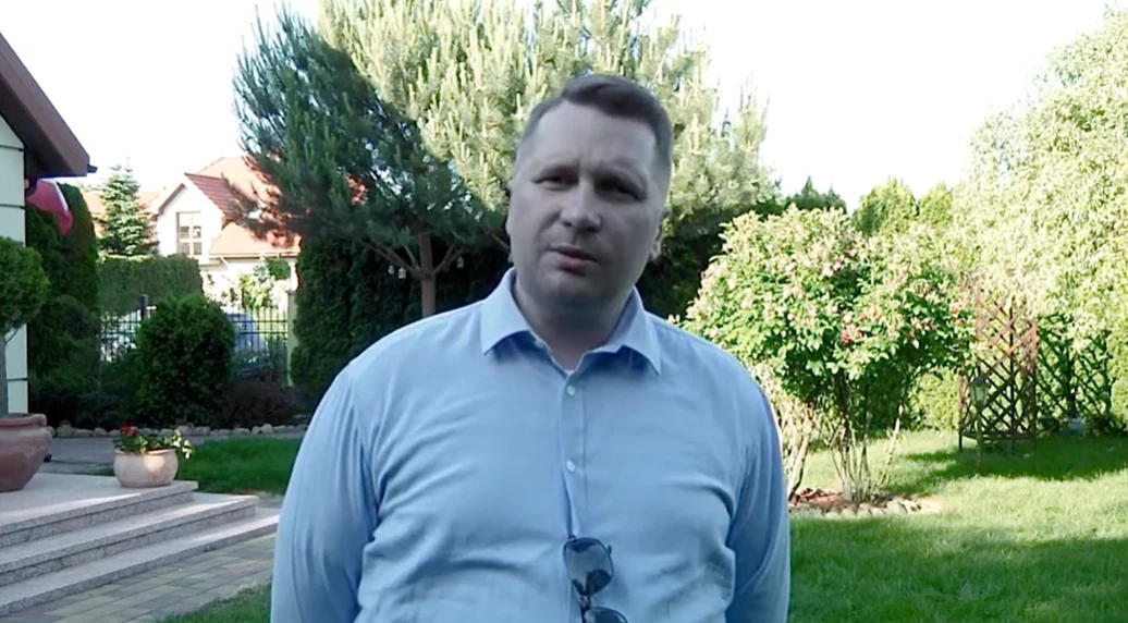 Posiadłość Przemysława Czarnka okala duży, starannie zadbany ogród