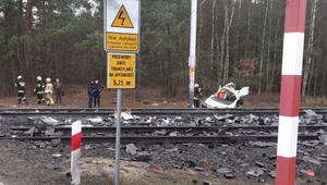 Widełka. Dostawczy Citroen wjechał pod szynobus. Na miejscu zmarł kierowca busa