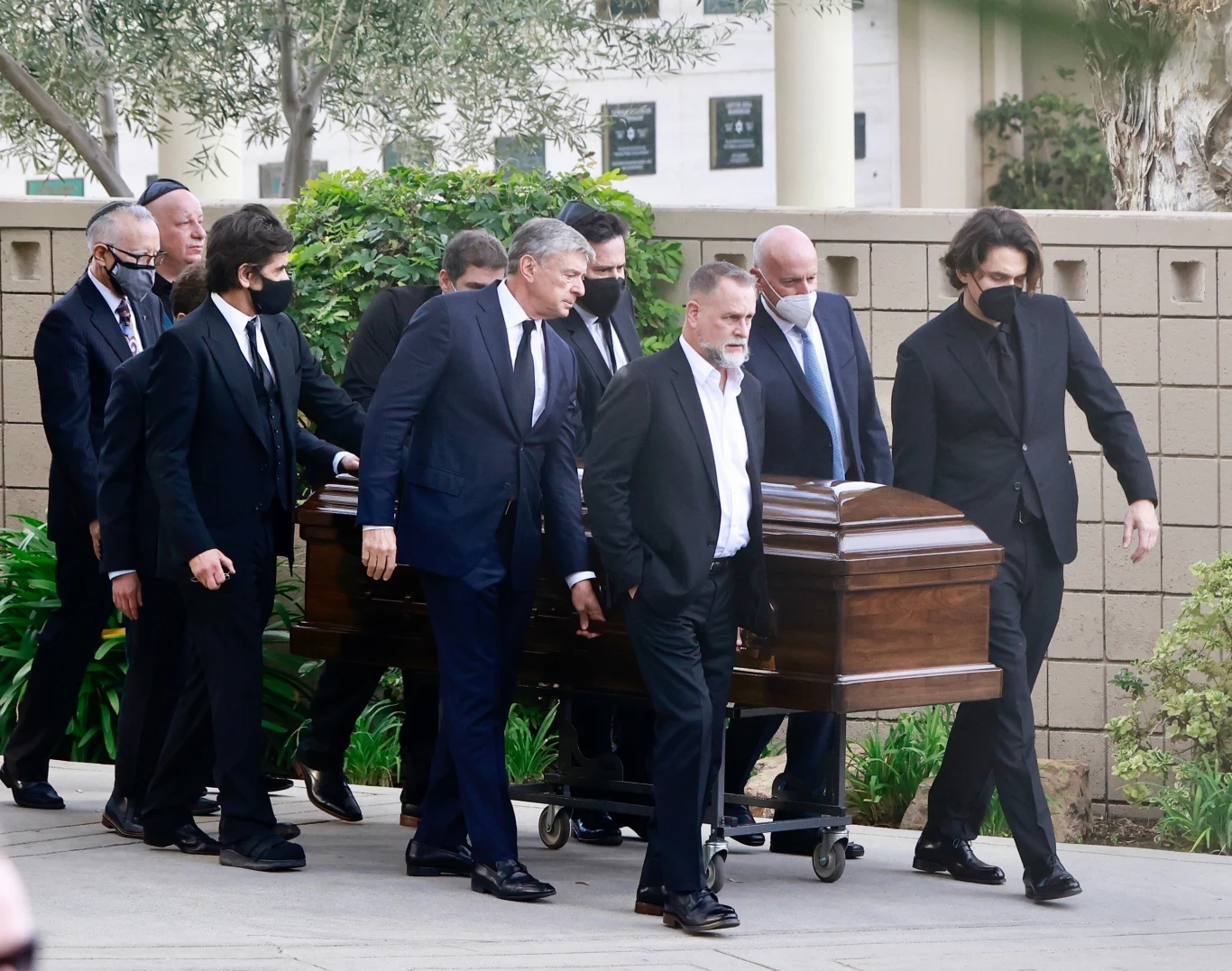 Pogrzeb Boba Sageta. Aktora pożegnali przyjaciele z "Pełnej chaty" Pogrzeb Boba Sageta. Aktora pożegnali przyjaciele z "Pełnej chaty"