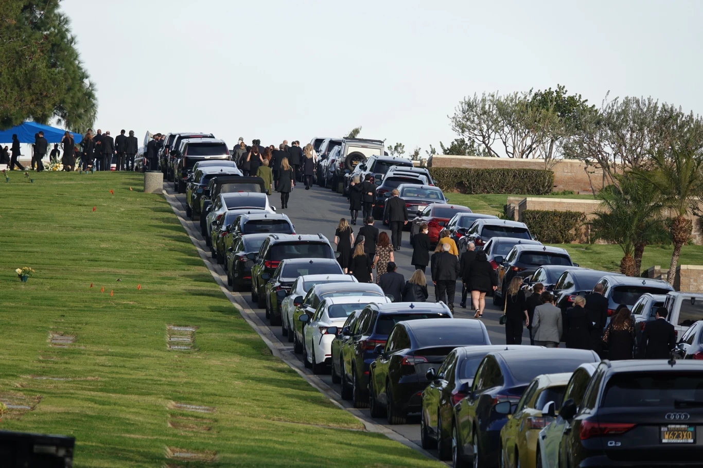Pogrzeb Boba Sageta. Aktora pożegnali przyjaciele z "Pełnej chaty" Pogrzeb Boba Sageta. Aktora pożegnali przyjaciele z "Pełnej chaty"