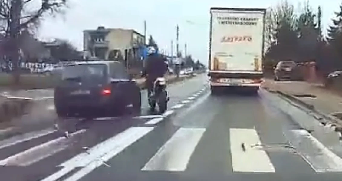 Kierowca Fiata Stilo niemal otarł się o motorowerzystę Kierowca Fiata Stilo niemal otarł się o motorowerzystę