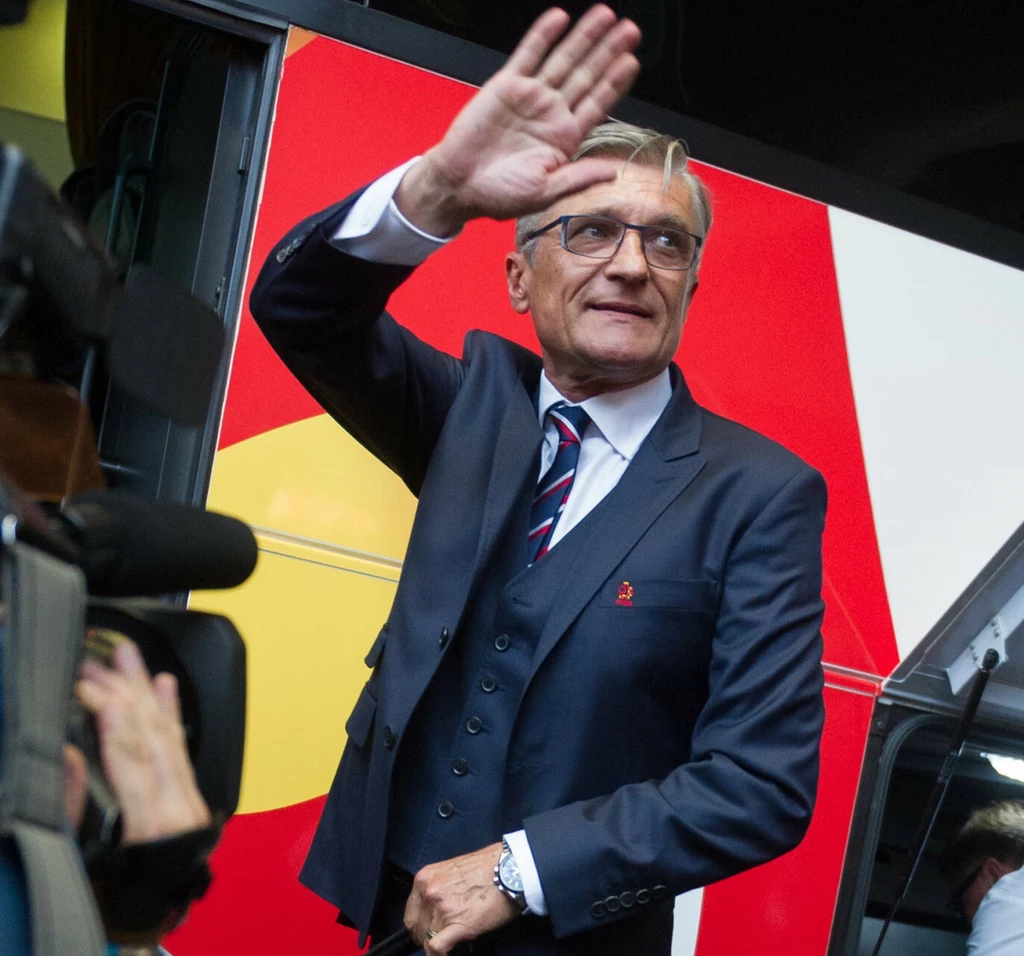 Do niedawna faworytem do objęcia posady selekcjonera Biało-Czerwonych był Adam Nawałka Do niedawna faworytem do objęcia posady selekcjonera Biało-Czerwonych był Adam Nawałka