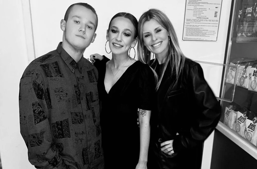 Fabienne Wiśniewska z mamą i bratem, fot. fabbka