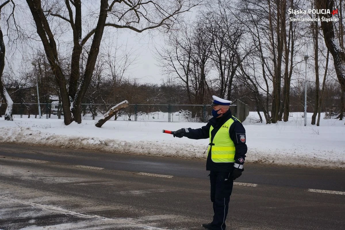 64-letni "pirat drogowy" został ukarany mandatem w wysokości 1500 zł (fot. ilustracyjne) 64-letni "pirat drogowy" został ukarany mandatem w wysokości 1500 zł (fot. ilustracyjne)