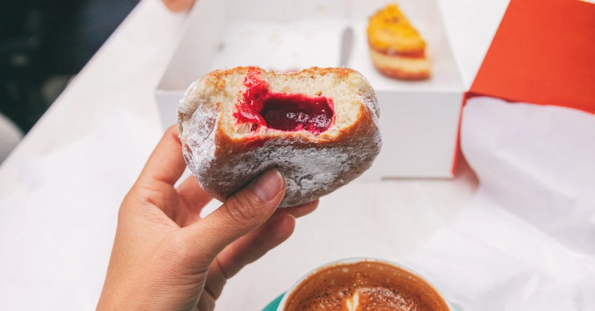 Tłusty czwartek 2022. Sprawdź, kiedy będzie można bezkarnie objadać się pączkami