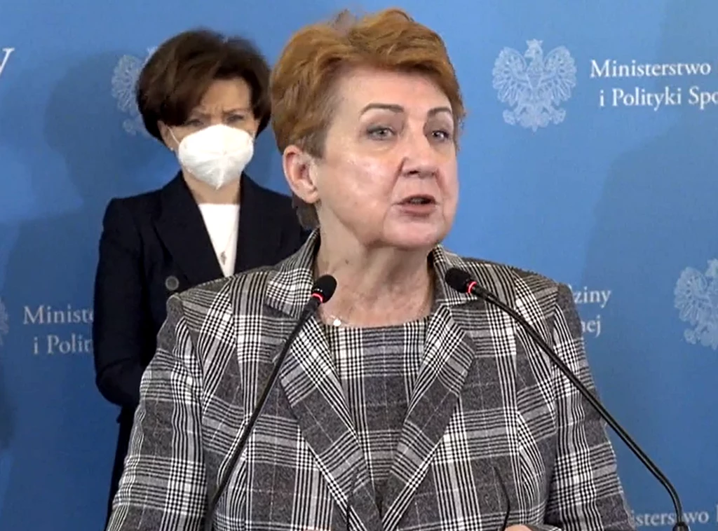 Teresa Wargocka, w tle minister Marlena Maląg podczas konferencji prasowej Teresa Wargocka, w tle minister Marlena Maląg podczas konferencji prasowej