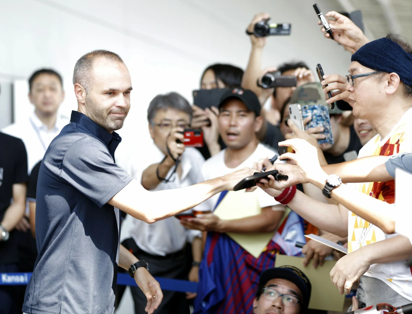 Andres Iniesta cieszy się w Kraju Kwitnącej Wiśni ogromną popularnością Andres Iniesta cieszy się w Kraju Kwitnącej Wiśni ogromną popularnością