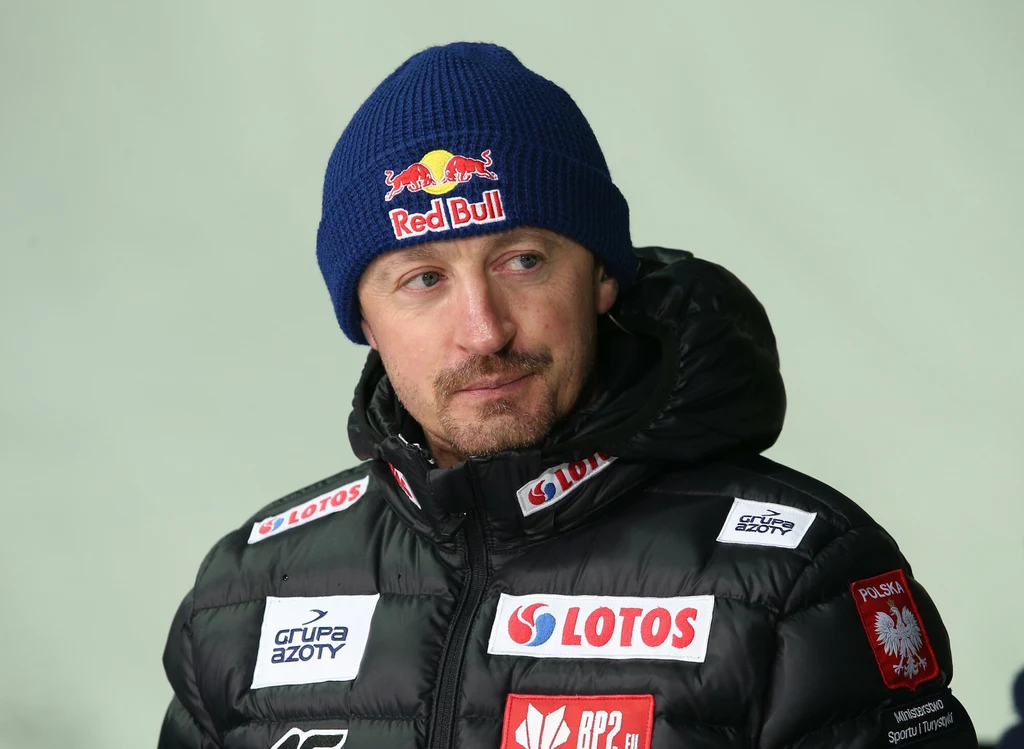 Skoki narciarskie. Na zdjęciu Adam Małysz Skoki narciarskie. Na zdjęciu Adam Małysz
