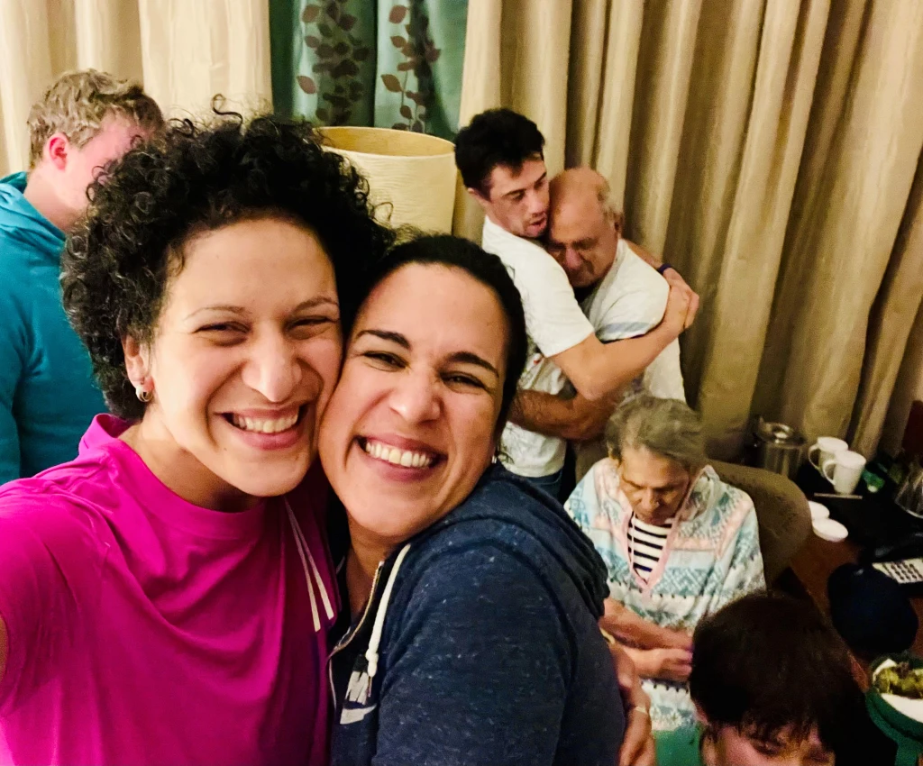 - Mieć wsparcie w rodzinie to największe szczęście - przekonuje Fatima. tu na zdjęciu z siostra Astrid - Mieć wsparcie w rodzinie to największe szczęście - przekonuje Fatima. tu na zdjęciu z siostra Astrid