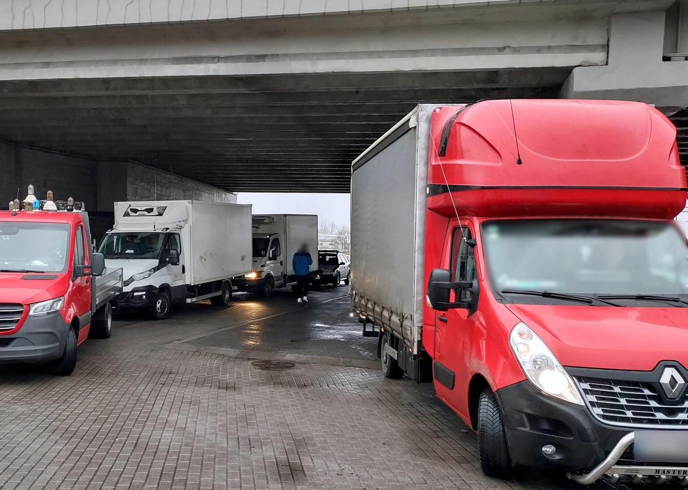 Wśród zważonych we Wrześni busów najcięższy ważył 5 ton a jego kierowca dostał 1500 zł mandatu Wśród zważonych we Wrześni busów najcięższy ważył 5 ton a jego kierowca dostał 1500 zł mandatu