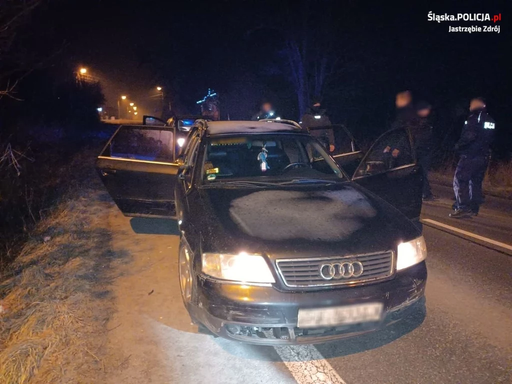 Pościg zakończył się dopiero po ostrzelaniu samochodu przez policjantów