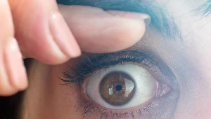 Gałki oczne mimowolnie poruszają się w różnych kierunkach. To ważny sygnał