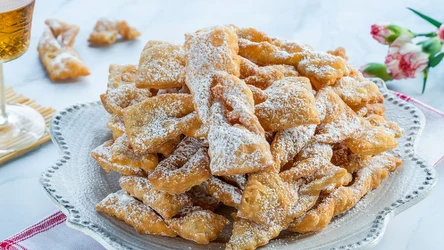 Faworki to obowiązkowy punkt programu ostatków oraz karnawału. Co zrobić, żeby wyszły puszyste?