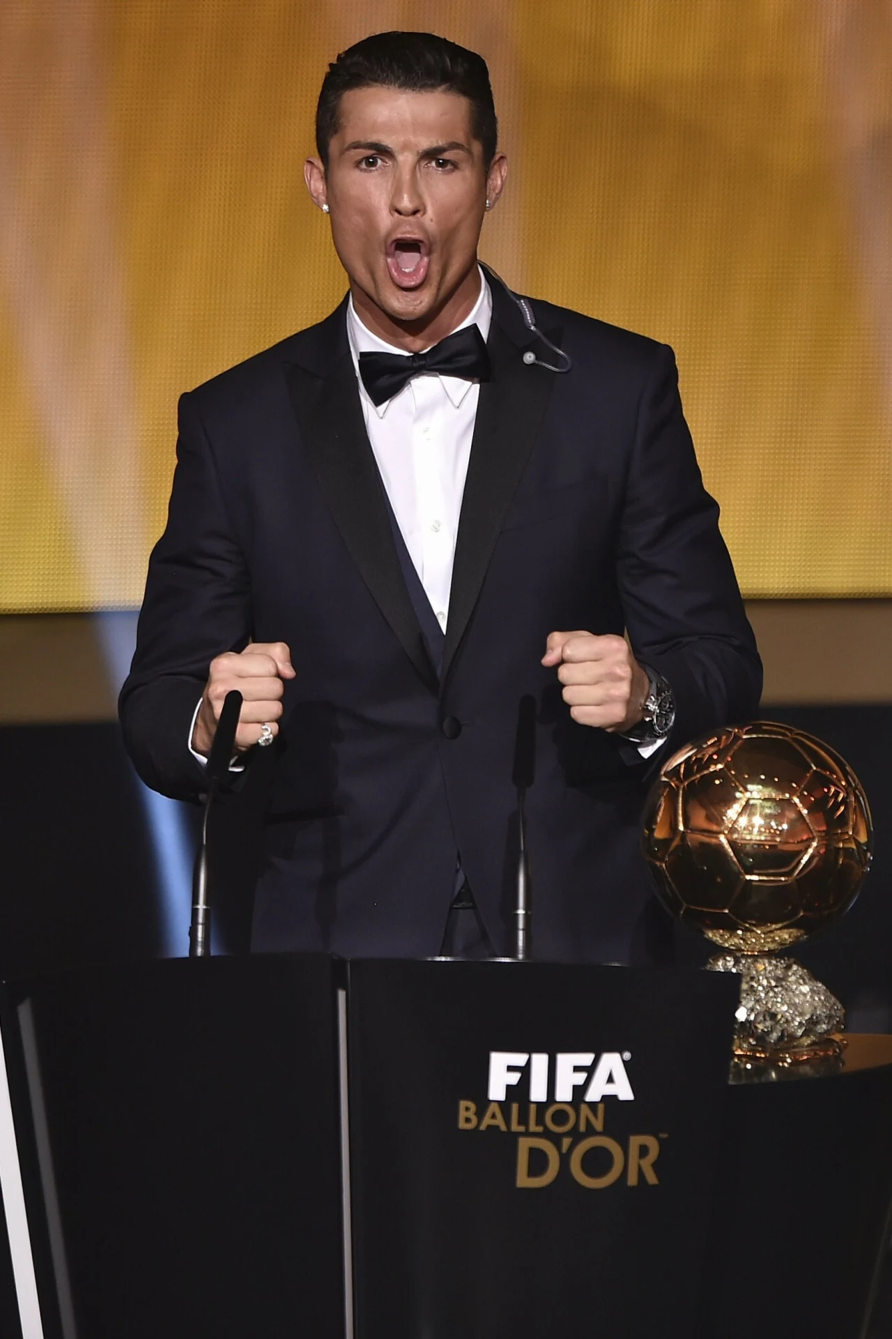 Cristiano Ronaldo po otrzymaniu nagrody FIFA Ballon d'Or w 2014 roku.