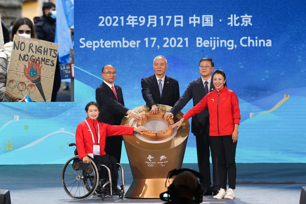 Pekin 2022. Ogłoszenie oficjalnego hasła zimowych igrzysk olimpijskich oraz protesty związane z olimpiadą w Chinach Pekin 2022. Ogłoszenie oficjalnego hasła zimowych igrzysk olimpijskich oraz protesty związane z olimpiadą w Chinach