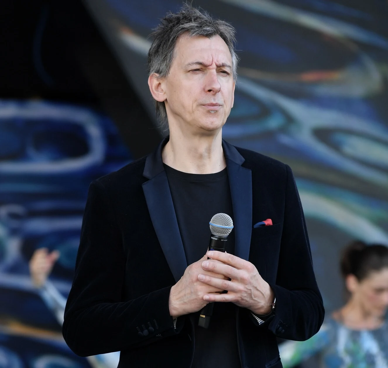 Maciej Miecznikowski podczas przygotowań do Festiwalu w Opolu w 2021 roku