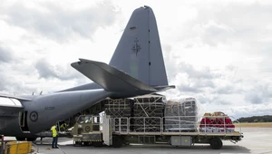 Do Tonga wyleciał pierwszy samolot z pomocą humanitarną