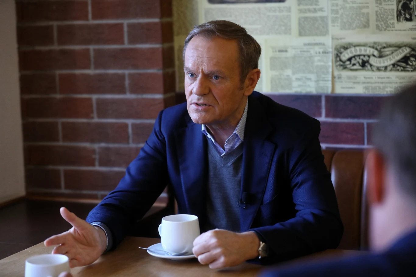 Donald Tusk podczas spotkania z właścicielem Baru Dla Wszystkich Kercelak w Warszawie Donald Tusk podczas spotkania z właścicielem Baru Dla Wszystkich Kercelak w Warszawie