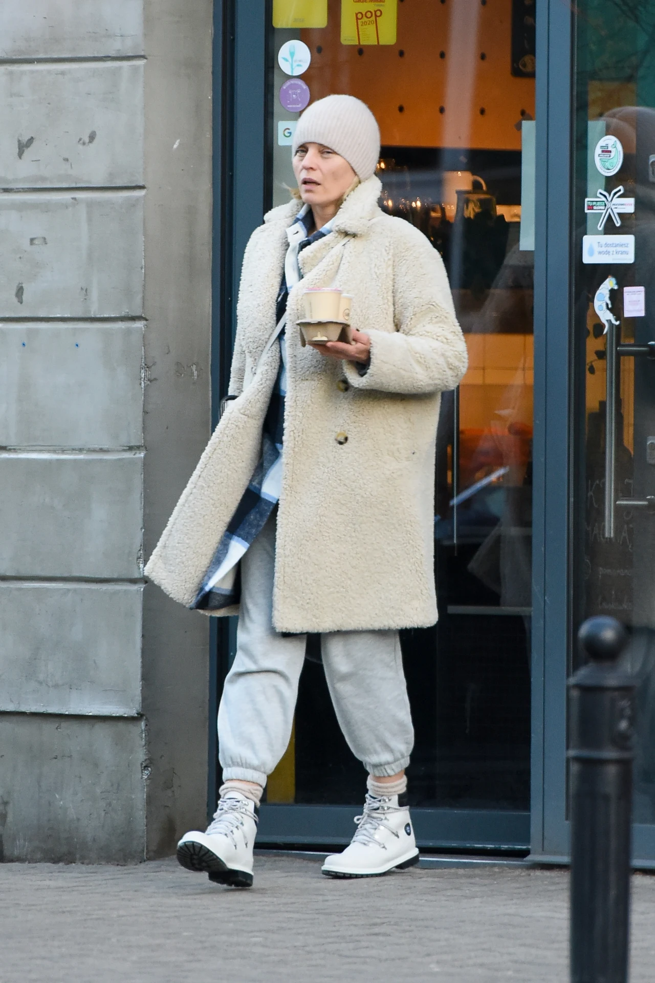 Małgorzata Foremniak i jej samochód Małgorzata Foremniak i jej samochód