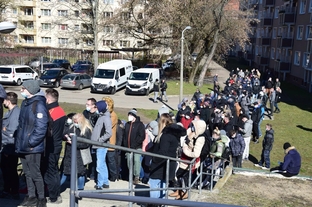 Kolejki do testu na koronawirusa; zdj. ilustracyjne Kolejki do testu na koronawirusa; zdj. ilustracyjne