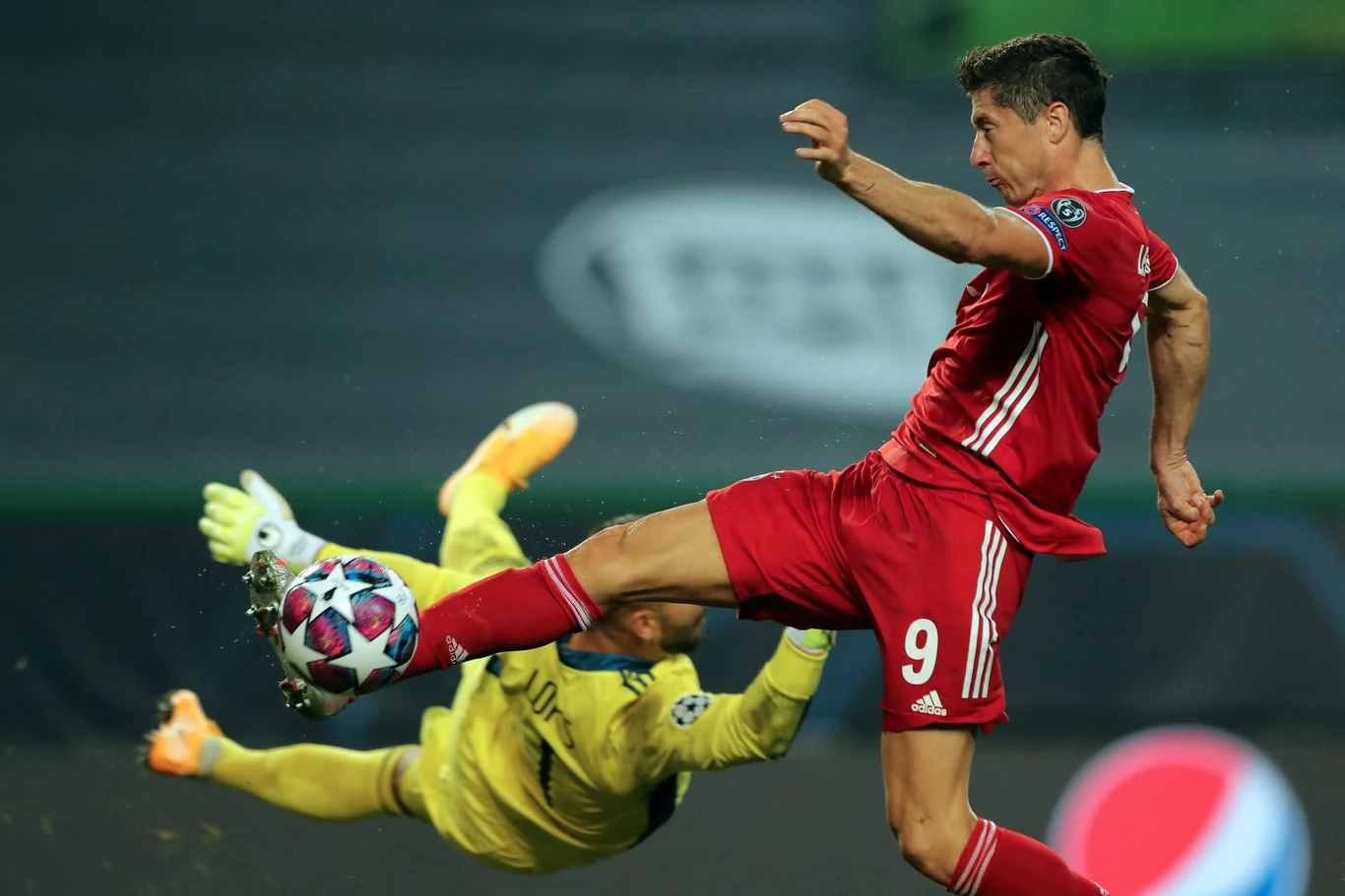 Robert Lewandowski znalazł się w drużynie roku FUT 22 Robert Lewandowski znalazł się w drużynie roku FUT 22