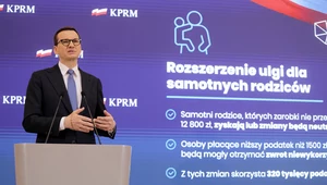 Premier Mateusz Morawiecki podczas konferencji prasowej w KPRM w Warszawie