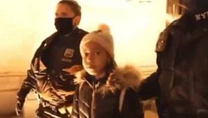 Dziewięciolatka została wyprowadzona przez policję 