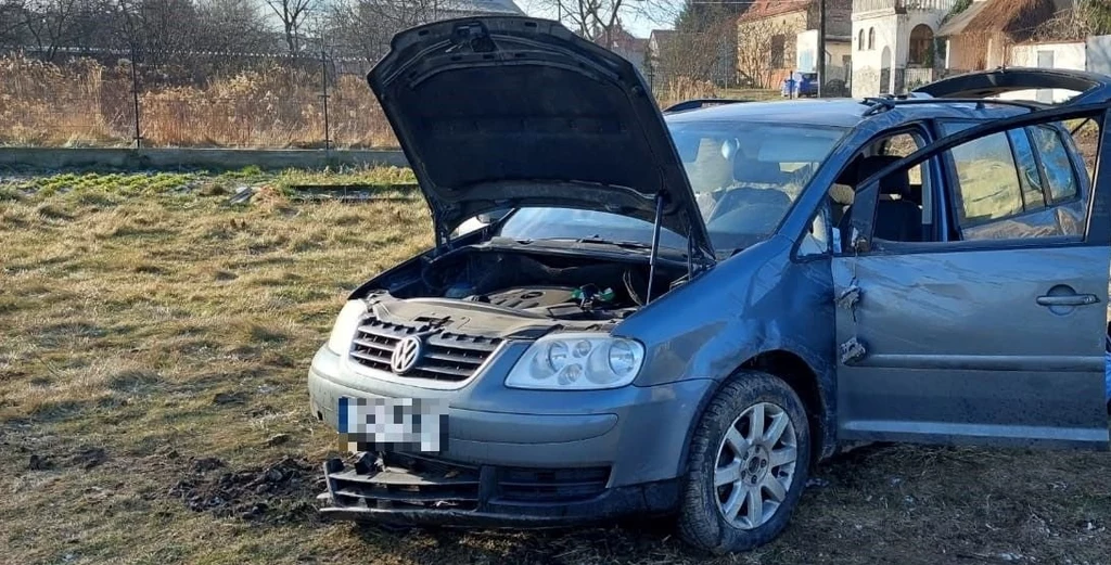 Poszukiwany mężczyzna próbował uciec Volkswagenem Touranem