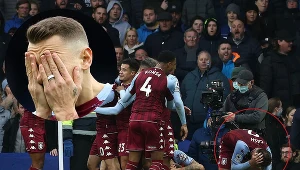 Skandal w Premier League. Matty Cash i Lucas Digne trafieni w głowę przez kibiców