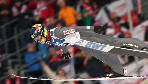 Ryoyu Kobayashi znokautował rywali w serii próbnej! Kiepskie skoki Polaków