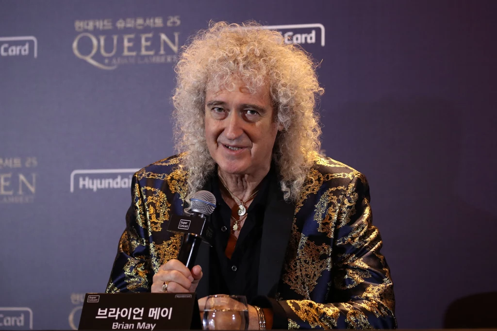 Brian May znany jest z gry w zespole Queen