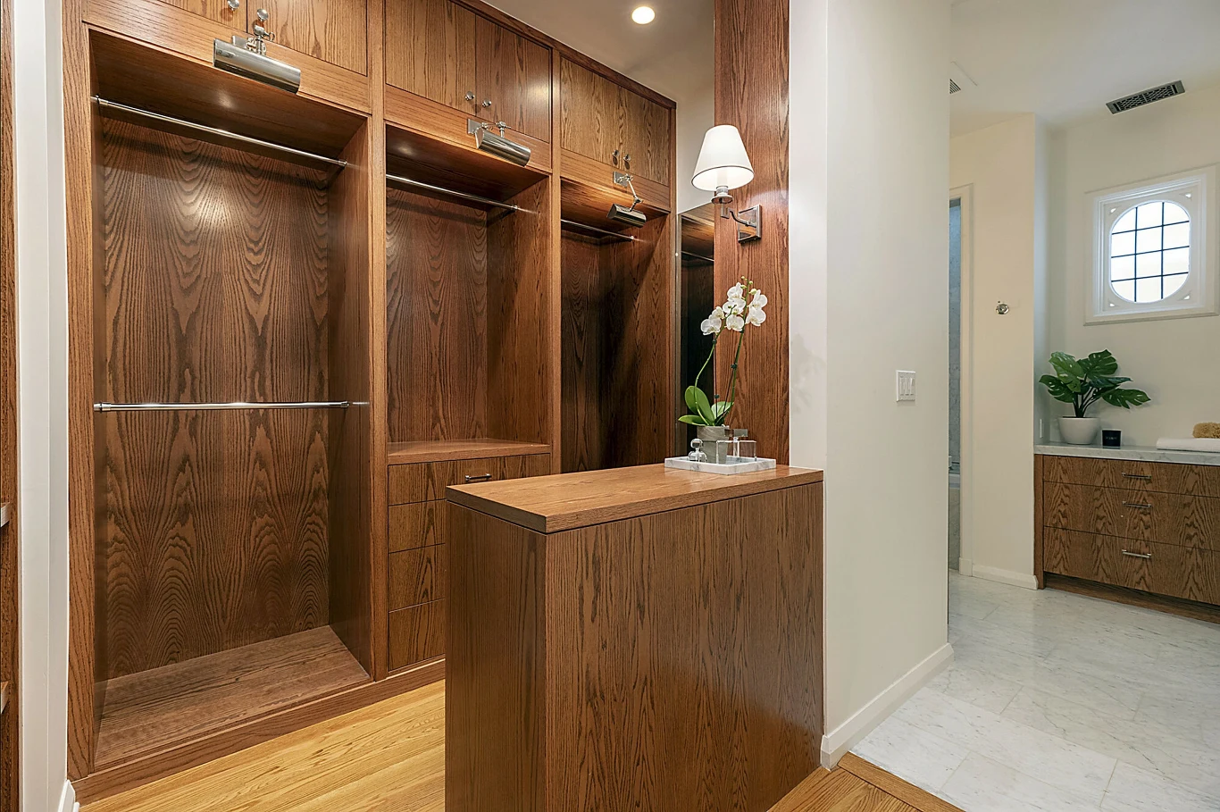 Leonardo DiCaprio wystawił swój dom na sprzedaż - garderoba