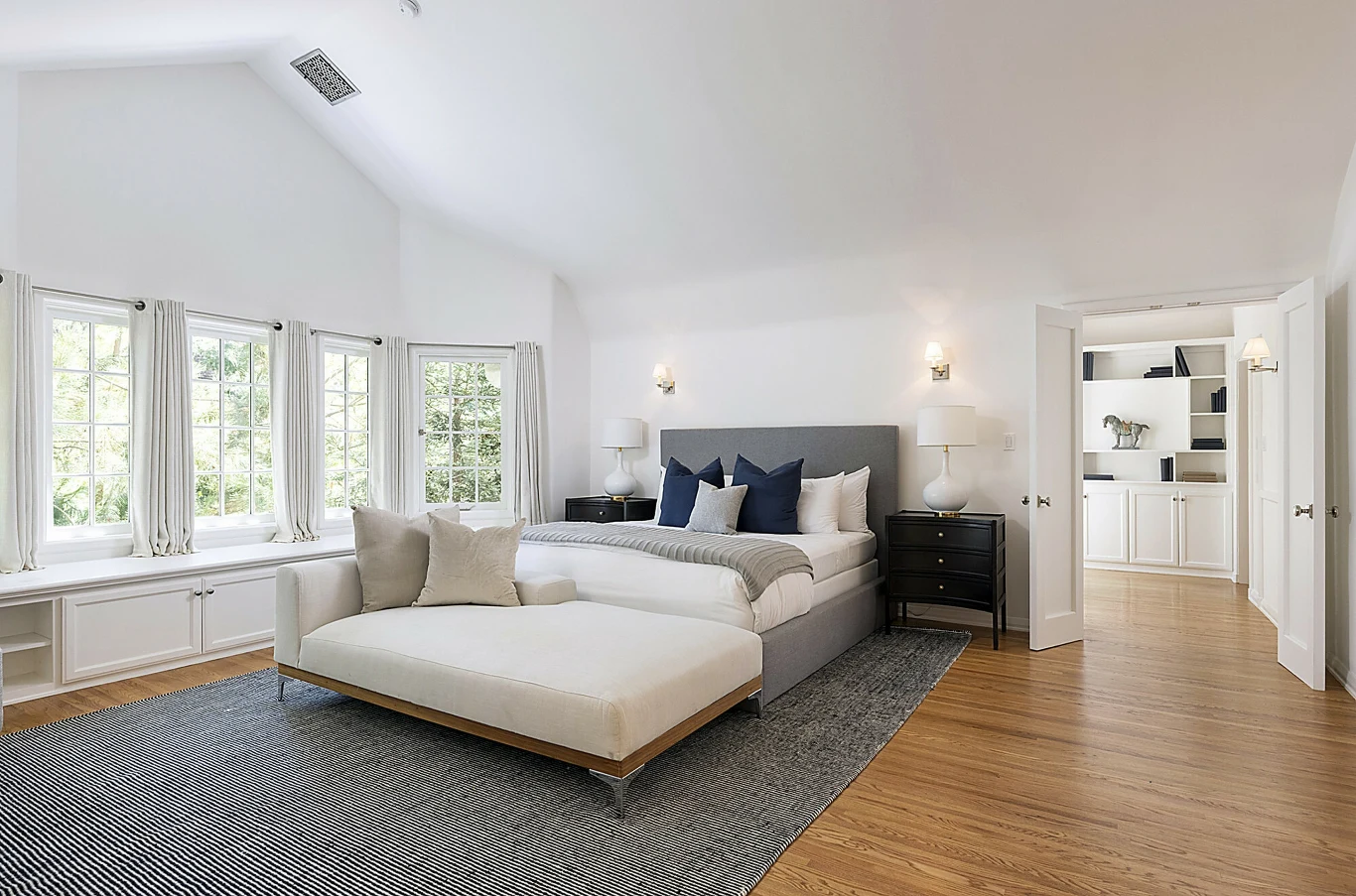 Leonardo DiCaprio wystawił swój dom na sprzedaż - sypialnia