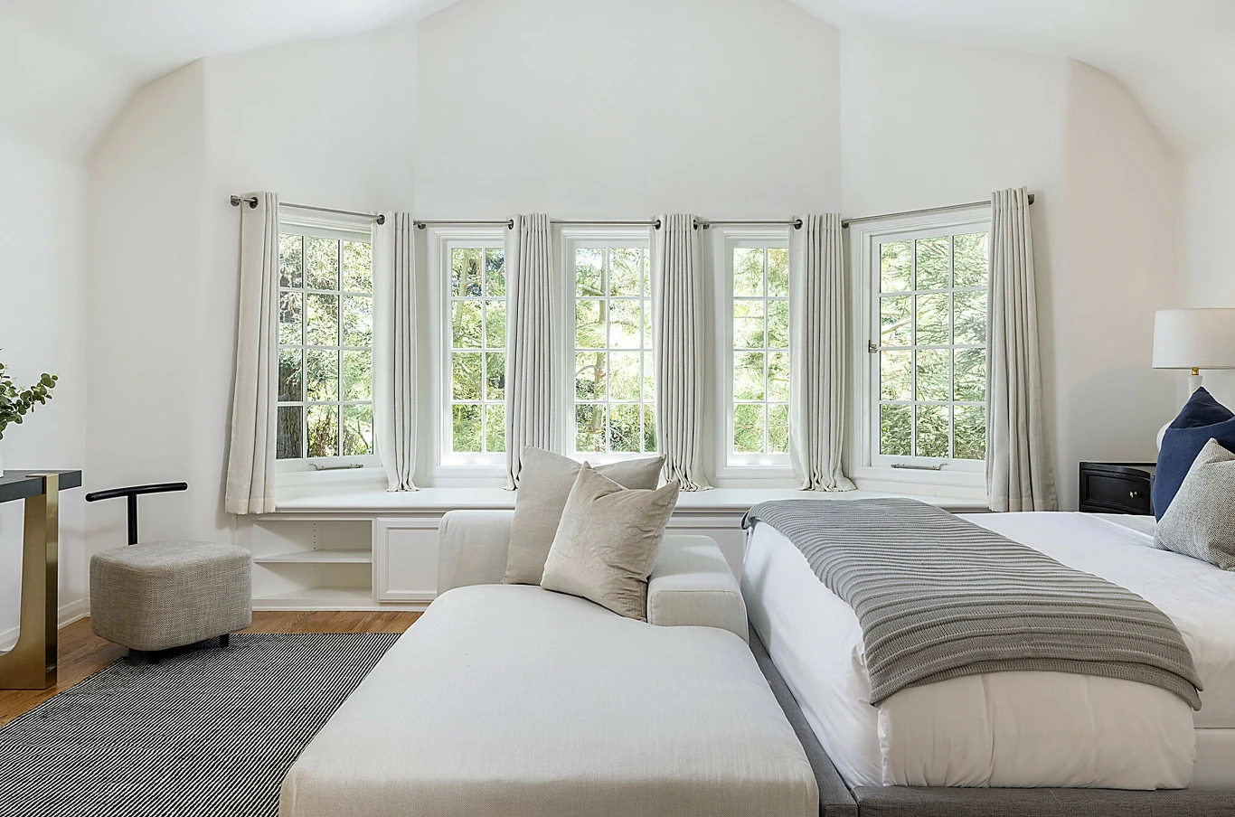 Leonardo DiCaprio wystawił swój dom na sprzedaż - sypialnia