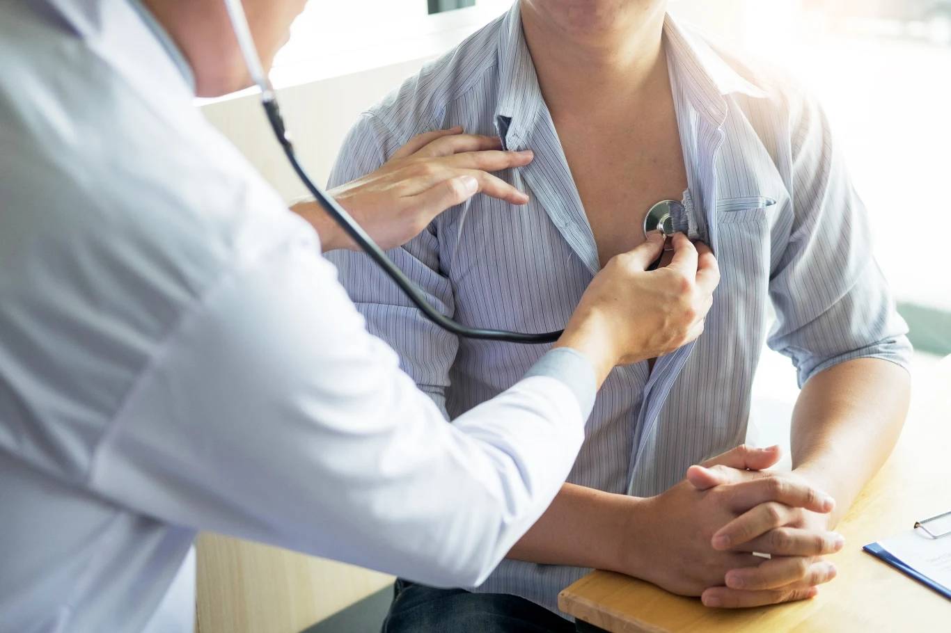 Grypa, COVID-19 i zakażenie wirusem RSV dają bardzo podobne do siebie objawy. W przypadku grypy i COVID-19 można jednak zrobić test i sprawdzić, z czym mamy do czynienia