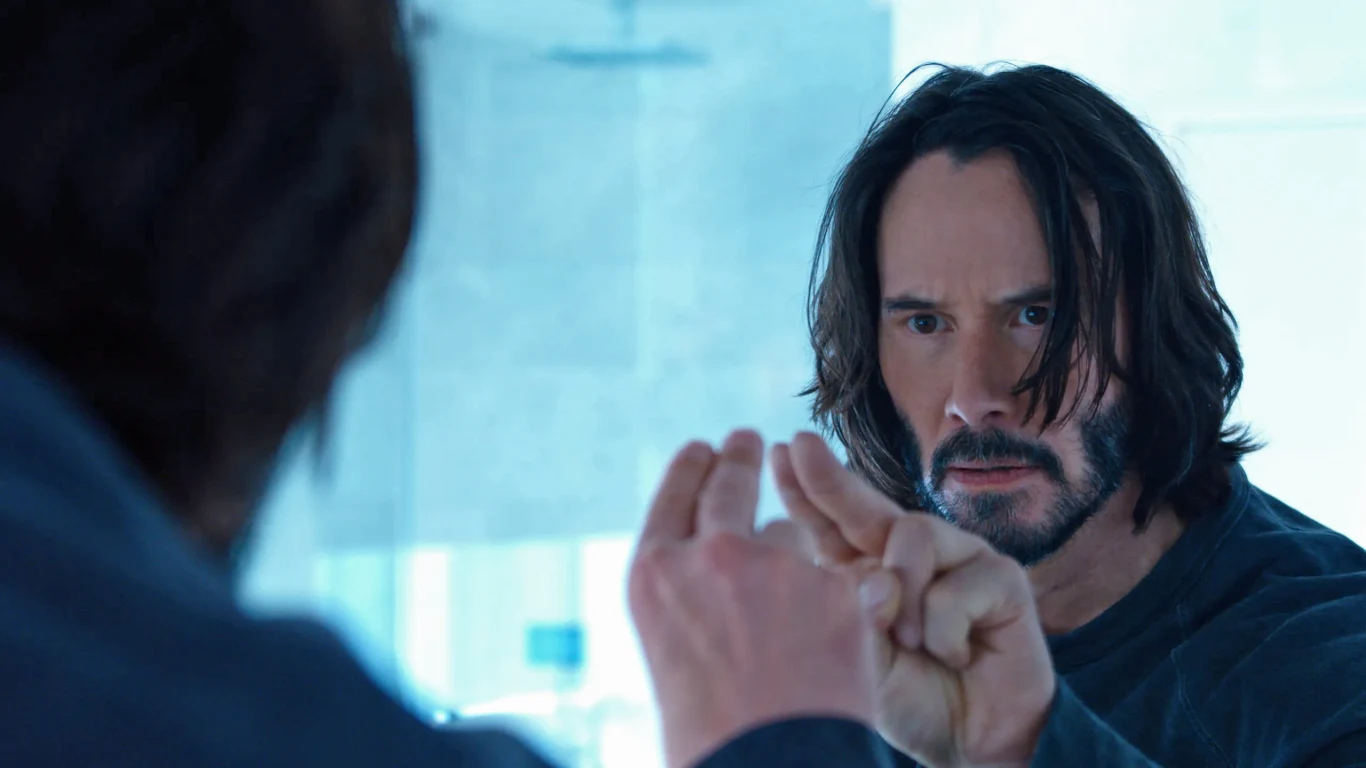 Keanu Reeves w scenie z filmu "Matrix Zmartwychwstania" Keanu Reeves w scenie z filmu "Matrix Zmartwychwstania"