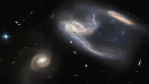 Spektakularny widok na galaktyki NGC 7764A1, NGC 7764A2 i NGC 7764A3