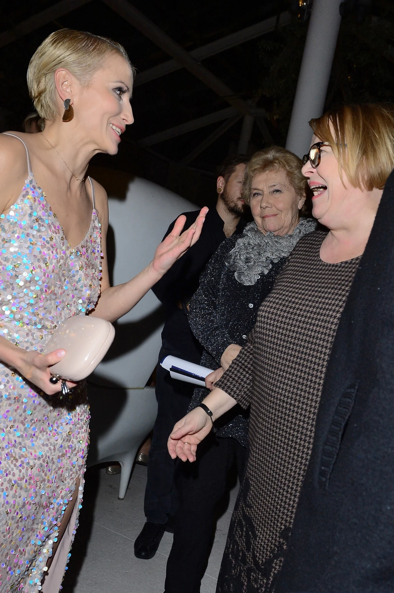 Lipowska nie rozpoznaje już młodszych koleżanek bez twarzy i talentu. Na zdjęciu z Iloną Łepkowską i byłą aktorką "Barw szczęścia"