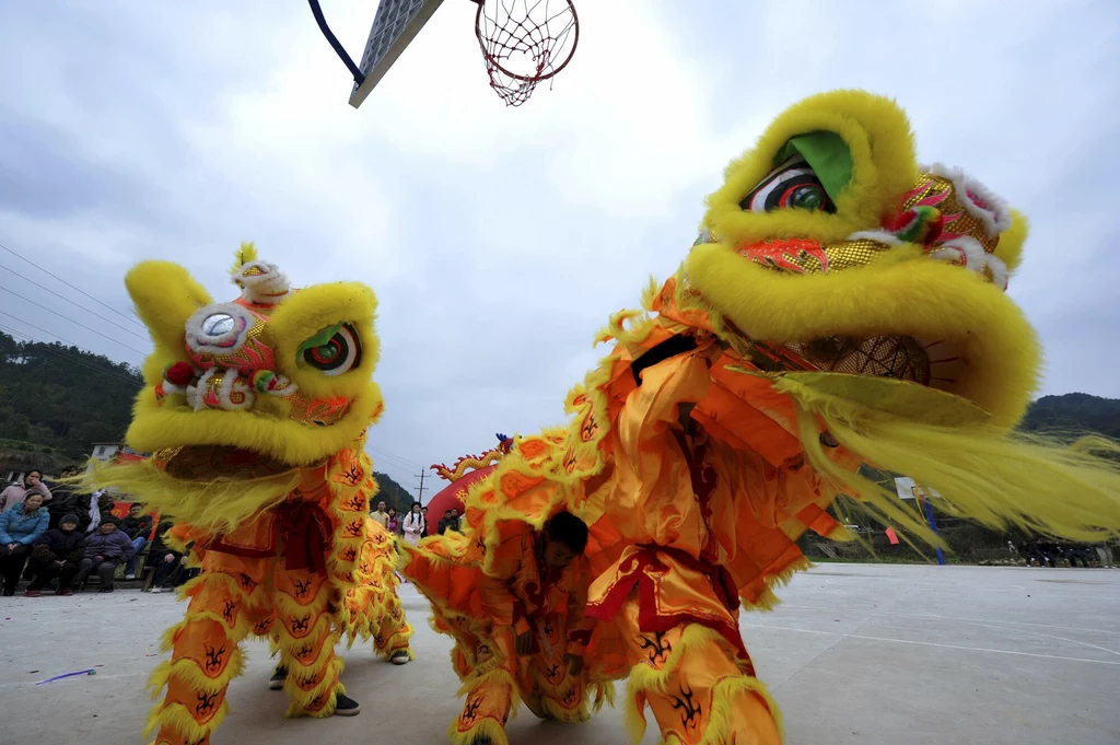 Kolorowe parady to element obchodów chińskiego Nowego Roku