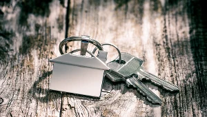 Przejmują tysiące mieszkań w Polsce. Kupują hurtem!