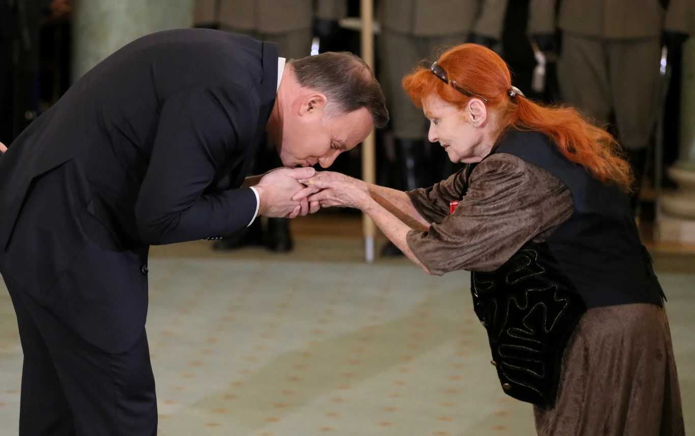 Barbara Krafftówna została odznaczona m.in. medalem "Zasłużony Kulturze Gloria Artis" Barbara Krafftówna została odznaczona m.in. medalem "Zasłużony Kulturze Gloria Artis"