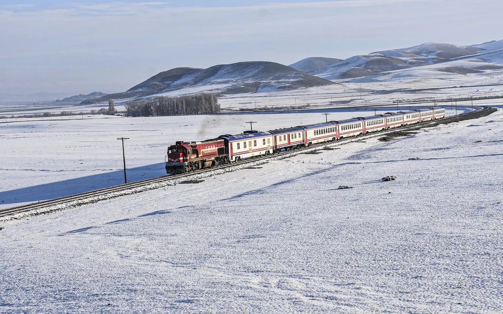 Przez bezludne tereny Turcji przemierza niesamowity Express Wschodni