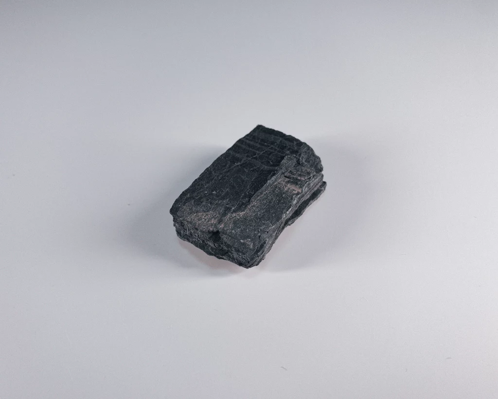 Bryłka węgla (zdjęcie ilustracyjne).