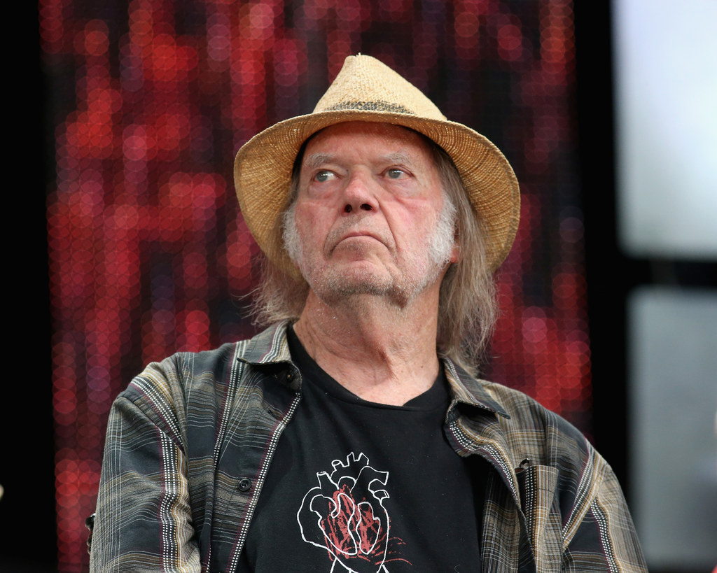 Neil Young zażądał usunięcia swojej muzyki ze Spotify